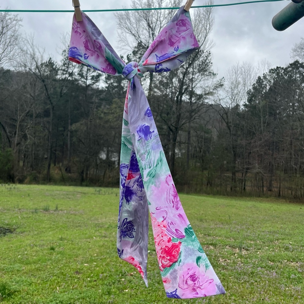Vibrant Floral Vintage Tie Bow ? Hair Tie ? Lol Not sure but pretty!!